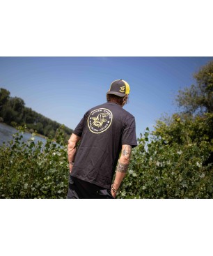 Black Cat Chase Dreams Black Tee