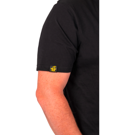 Black Cat Chase Dreams Black Tee