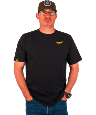 Black Cat Chase Dreams Black Tee