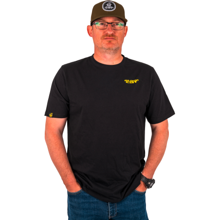 Black Cat Chase Dreams Black Tee